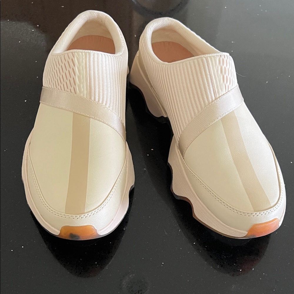 Sorel Slip-On Slipstream Mules in Cream and Tan